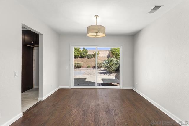 4041 Tynebourne Cir, San Diego CA: https://media.crmls.org/mediaz/0dc7030d-443d-4185-b0a4-8d1cf4aebcde.jpg