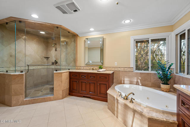 5320 Long Shadow Court, Westlake Village CA: https://media.crmls.org/mediaz/0dc75ecd-fa87-4b2d-8d4d-61a26e141059.jpg