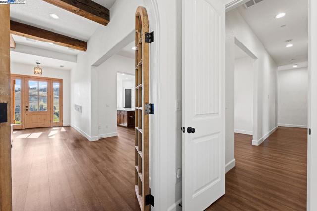 Image 9 of 47 For 1761 Springvale Rd