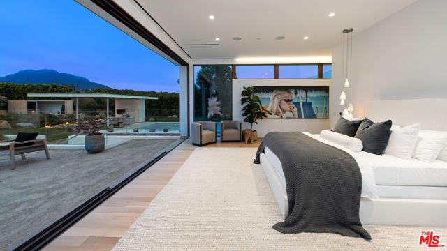 28837 Selfridge Drive, Malibu CA: https://media.crmls.org/mediaz/0dc8f663-15e9-4f4a-aab5-1d8056414ce7.jpg
