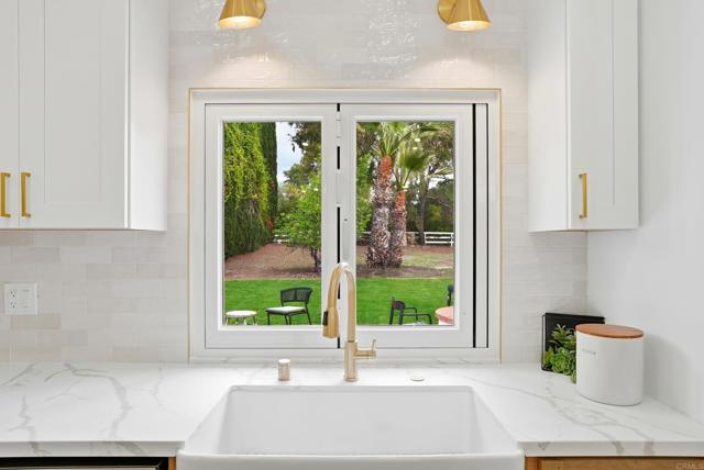 Detail Gallery Image 12 of 37 For 1203 Branding Iron Cir, Vista,  CA 92081 - 4 Beds | 3 Baths