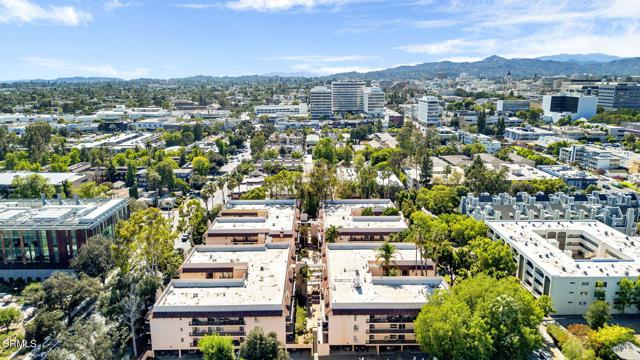 1127 E Del Mar Boulevard, Pasadena CA: https://media.crmls.org/mediaz/0dc9179f-ec5b-48ab-95b3-acf13dd0de77.jpg