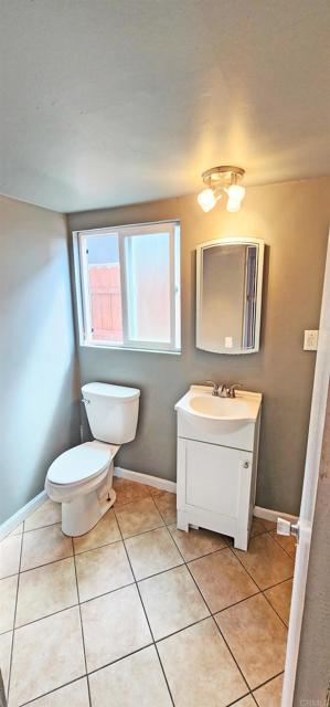 Detail Gallery Image 7 of 20 For 847 Raintree Pl, Vista,  CA 92084 - 4 Beds | 1/1 Baths