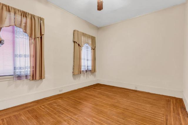 852 58th Street, Oakland CA: https://media.crmls.org/mediaz/0dca6907-767e-44ec-baf0-104da2aa752f.jpg