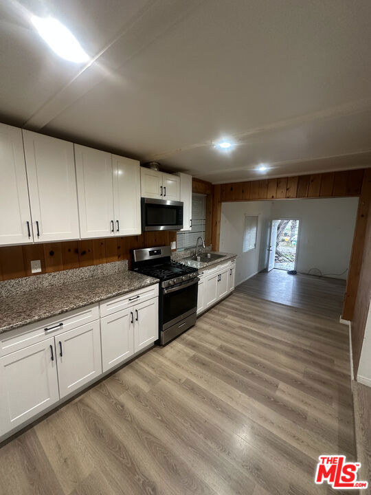 14682 Cobalt Street, Sylmar CA: https://media.crmls.org/mediaz/0dca775b-8664-4904-8e5c-13b3f0836f8e.jpg