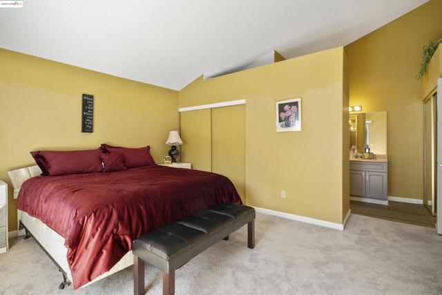 1031 Valley Oak Way, Fairfield CA: https://media.crmls.org/mediaz/0dca9354-66d4-4a85-81b5-7bcde4cef91c.jpg
