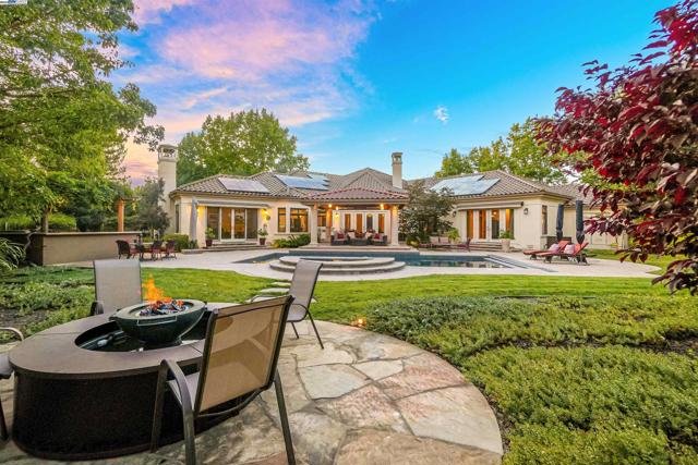 964 Piemonte Dr, Pleasanton CA: https://media.crmls.org/mediaz/0dcaedad-e1cc-4ee3-9b5a-a55f407cd3e9.jpg