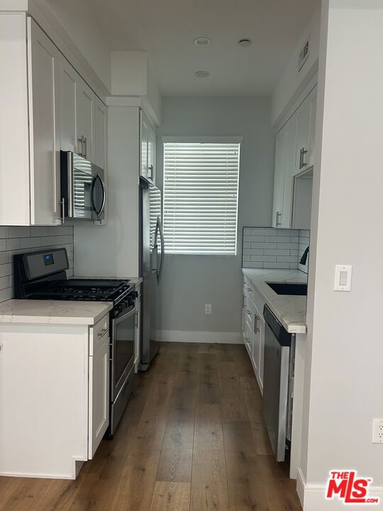 13928 Bessemer Street, Van Nuys CA: https://media.crmls.org/mediaz/0dcb15a1-f934-4057-931b-29bdbf8ef989.jpg