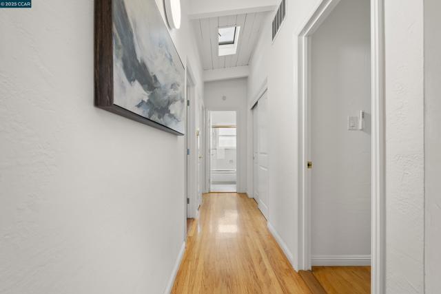 18977 Thornbury ave, Castro Valley CA: https://media.crmls.org/mediaz/0dcca658-be3b-415a-b9c7-4ff68b9549e3.jpg