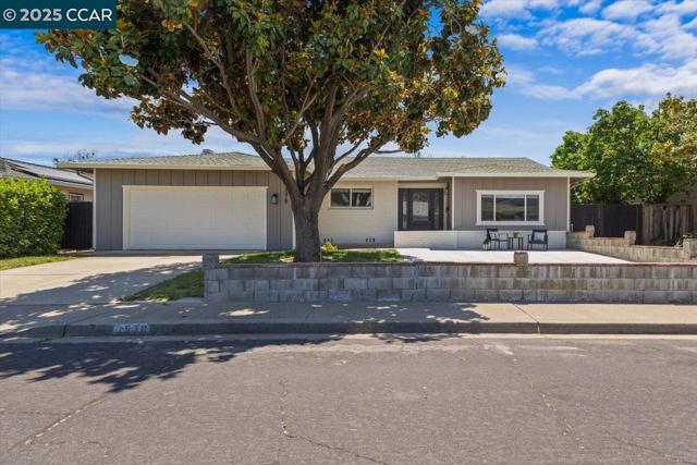 1578 Dianda Dr, Concord CA: https://media.crmls.org/mediaz/0dccbe98-f4bf-4146-ac9a-cc90c60f0ee7.jpg