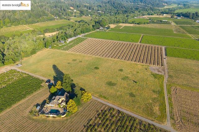 838 Dry Creek, Healdsburg CA: https://media.crmls.org/mediaz/0dcd0d51-8f0c-478e-bf38-048d9bf7142d.jpg