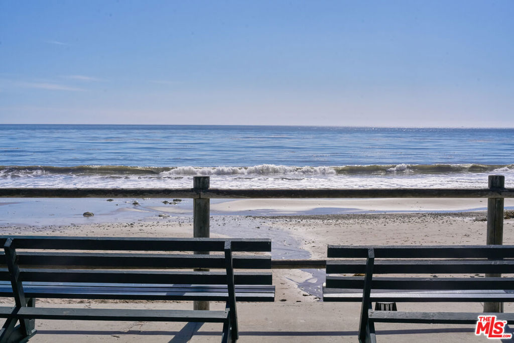 https://media.crmls.org/mediaz/0dcd86cd-2725-45d8-80d9-574f4393f7ba.jpg?preset=X-Large