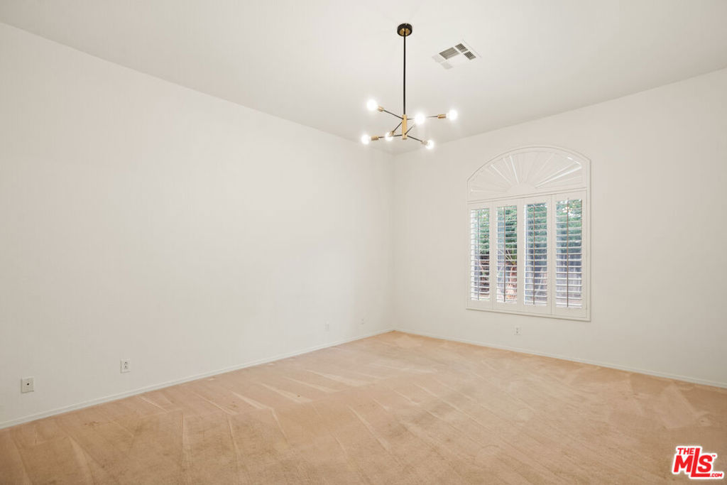 MLS #25589135 image #14