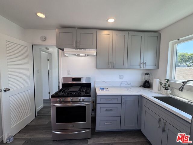 858 W 88th Street, Los Angeles CA: https://media.crmls.org/mediaz/0dce6f95-7c88-43a3-923c-30bf21b11fab.jpg