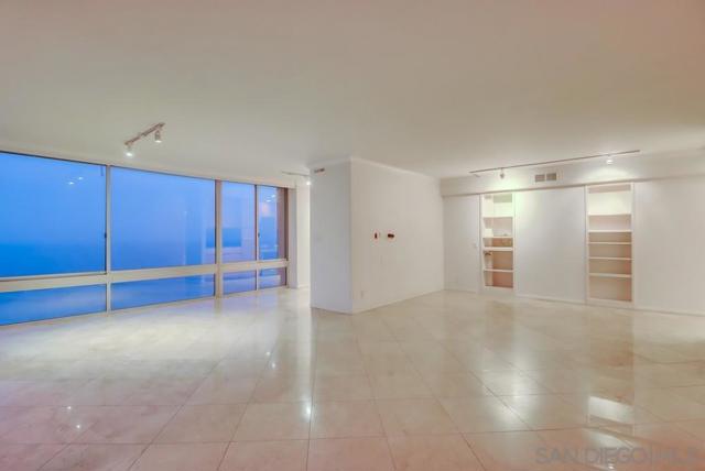 1720 Avenida Del Mundo, Coronado CA: https://media.crmls.org/mediaz/0dce84da-79ab-4cb2-9e2e-f41f7b24ee7f.jpg