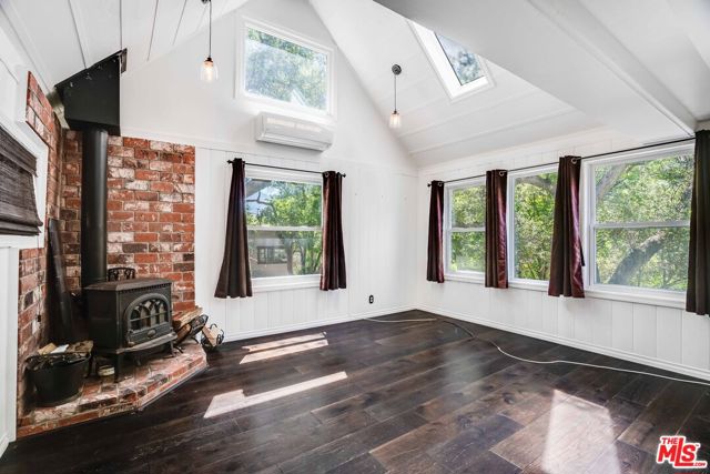 638 N Topanga Canyon Boulevard, Topanga CA: https://media.crmls.org/mediaz/0dce85b4-82a1-44a6-aa98-6785457fd639.jpg