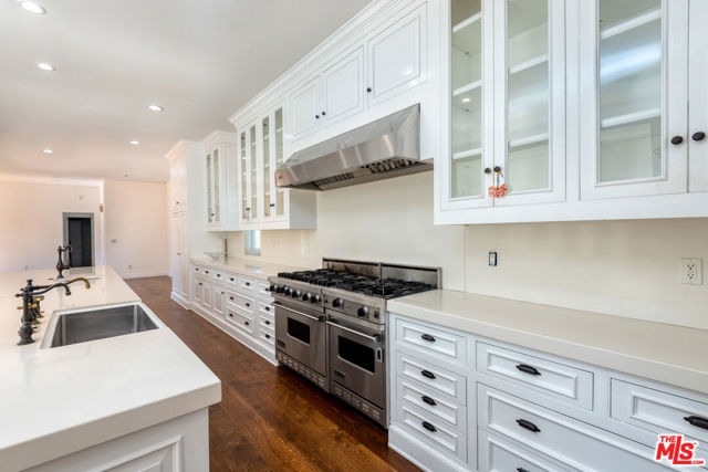 401 S Las Palmas Avenue, Los Angeles CA: https://media.crmls.org/mediaz/0dcea53a-7478-45b0-a12b-eb314a24c5a4.jpg