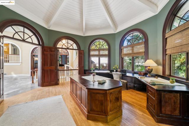 9 Burton Vista Ct, Lafayette CA: https://media.crmls.org/mediaz/0dcf637d-9e61-4ebe-a807-c484a05818fa.jpg