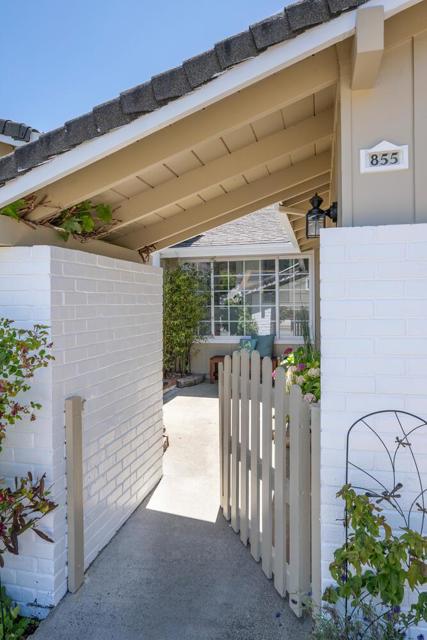 855 Mosswood Lane, Millbrae CA: https://media.crmls.org/mediaz/0dcf9fdd-7a1f-45e1-89a8-b5952d6c9dec.jpg