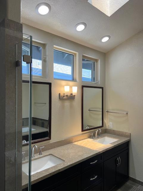 63 WATERSIDE Circle, Redwood City CA: https://media.crmls.org/mediaz/0dcfb82a-657e-47b8-b4be-5034a058fa96.jpg