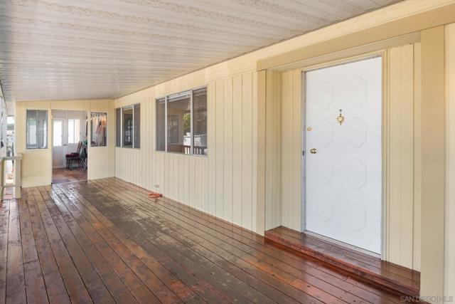 2700 Valley Parkway, Escondido CA: https://media.crmls.org/mediaz/0dcfc9a2-4a95-4801-bb23-d9e7116662cc.jpg