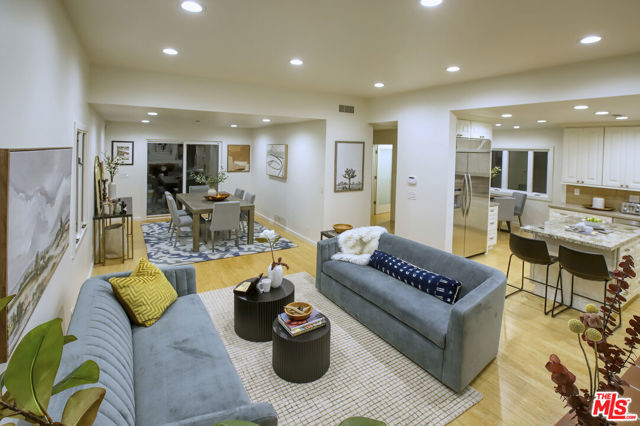 426 S Swall Drive, Beverly Hills CA: https://media.crmls.org/mediaz/0dd0532d-4b45-4403-86f5-3926e070a445.jpg