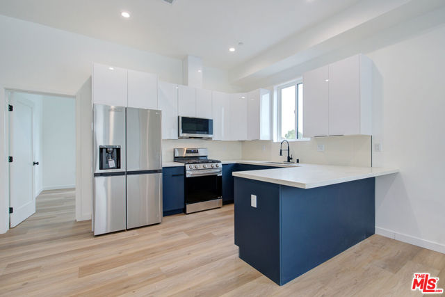 2919 Burnside Avenue, Los Angeles CA: https://media.crmls.org/mediaz/0dd09897-cc8d-44be-9d28-7e052b2d6ee5.jpg