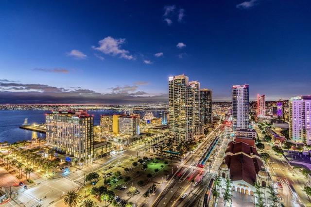 700 W E St, San Diego CA: https://media.crmls.org/mediaz/0dd1409e-5c67-4609-99ca-d94a2116c831.jpg