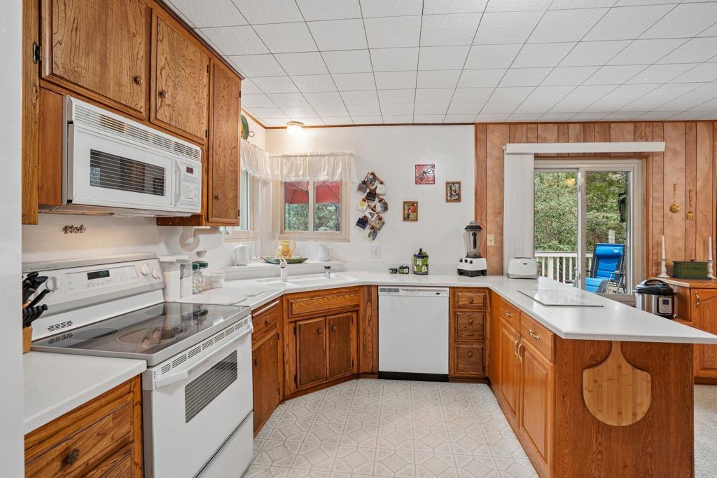https://media.crmls.org/mediaz/0dd176f0-5561-4b08-9b70-a89ce548d76d.jpg?preset=X-Large