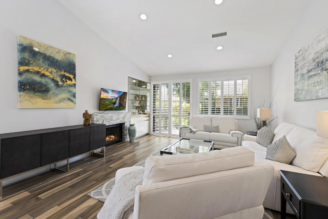 105 Brandigo Circle, Palm Desert CA: https://media.crmls.org/mediaz/0dd28d5d-811f-4add-b762-56126160c79b.jpg