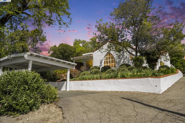 366 Ilo Ln, Danville CA: https://media.crmls.org/mediaz/0dd28f25-5bb7-4314-a313-b189cf74c8c4.jpg