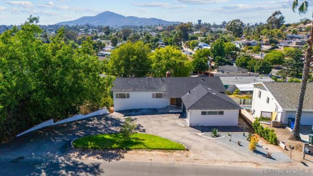 198 Croydon Ln, El Cajon CA: https://media.crmls.org/mediaz/0dd2bca4-74af-45b5-9390-d83f23b4a9ce.jpg