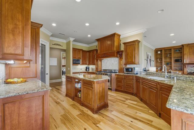 Detail Gallery Image 11 of 39 For 4712 Briana Ct, Fallbrook,  CA 92028 - 4 Beds | 4 Baths