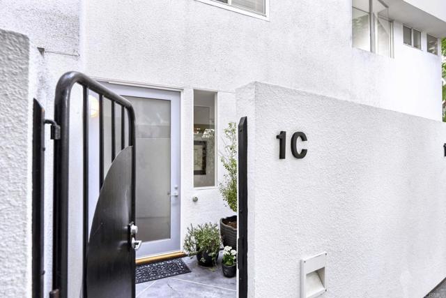 101 Coast Boulevard, La Jolla CA: https://media.crmls.org/mediaz/0dd2db5f-8347-498d-9396-13caea90f716.jpg