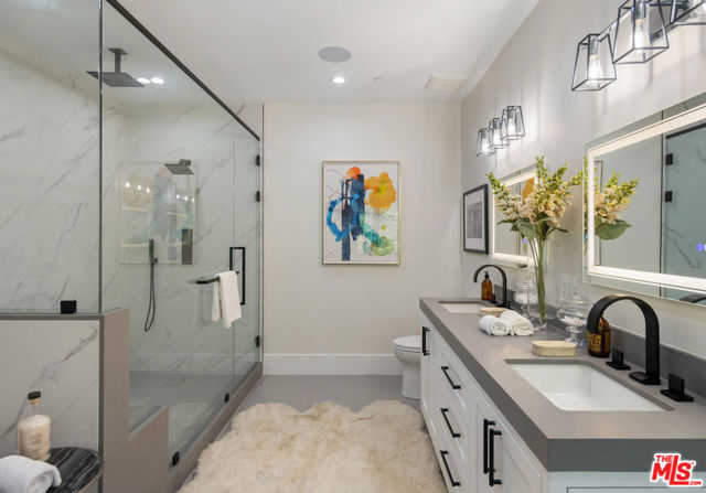 1534 N Beverly Drive, Beverly Hills CA: https://media.crmls.org/mediaz/0dd32d46-7e50-4c38-9114-f53400f0e410.jpg