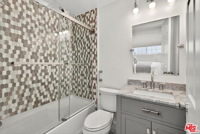 315 N Swall Drive, Beverly Hills CA: https://media.crmls.org/mediaz/0dd3800a-bf53-40f4-a29d-68619ef429a0.jpg