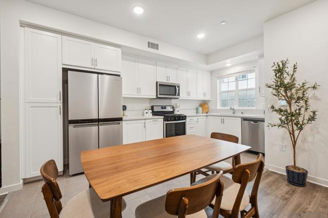 885 Blackstone, San Marcos CA: https://media.crmls.org/mediaz/0dd39930-b1ba-4ab3-995c-1e10cdea378e.jpg
