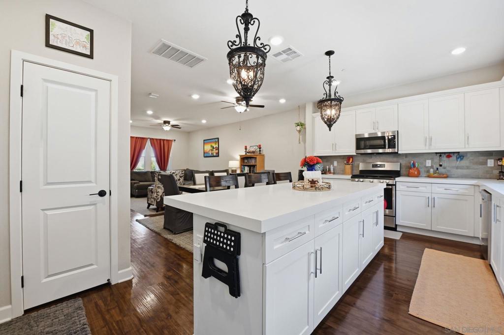 1576 Castillo Way - photo 15
