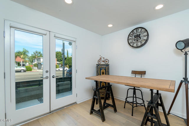 11594 Riverside Drive, North Hollywood CA: https://media.crmls.org/mediaz/0dd42b27-d489-41a2-81ce-cc675321ec35.jpg