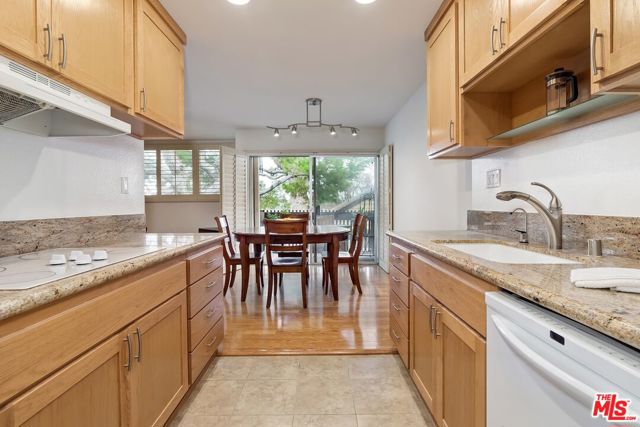 5950 Canterbury Drive, C304 photo 8