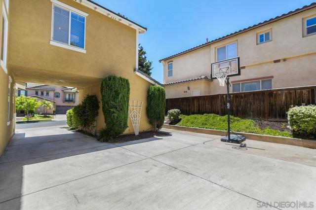 2423 Wishing Star Way, Chula Vista CA: https://media.crmls.org/mediaz/0dd47fd0-38fe-4931-ba89-5d0fc09534bd.jpg