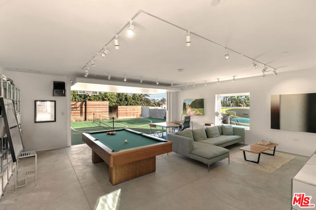 6728 Wildlife Road, Malibu CA: https://media.crmls.org/mediaz/0dd4942e-479b-42ed-aaa5-91b19cec855c.jpg