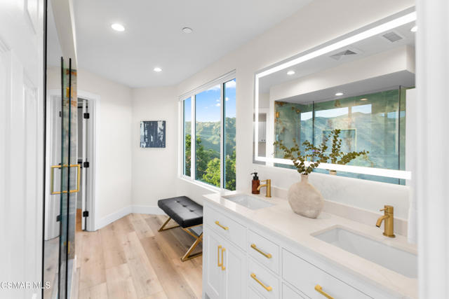 26200 Lockwood Road, Malibu CA: https://media.crmls.org/mediaz/0dd4ba0c-d313-4287-a392-998ca6618c15.jpg
