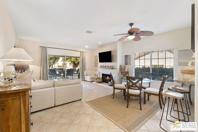 237 E Vista Royale Circle, Palm Desert CA: https://media.crmls.org/mediaz/0dd503f2-ca64-48ff-9633-279acc8c63a8.jpg