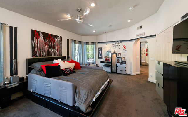 22205 Dardenne Street, Calabasas CA: https://media.crmls.org/mediaz/0dd52e08-23f1-47e0-b3ed-3a70f9fbb02c.jpg