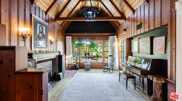 4 Bed Home for Sale in Los Angeles, California