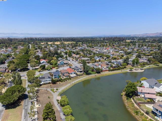 35344 Rutland Ct, Newark CA: https://media.crmls.org/mediaz/0dd555d8-a481-4301-8ef9-33dc65139c94.jpg