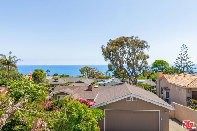 11 S Callecita, Laguna Beach CA: https://media.crmls.org/mediaz/0dd6269f-bf4a-4989-b908-1d6c8b70b74d.jpg