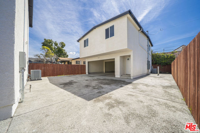 236 W 84th Place, Los Angeles CA: https://media.crmls.org/mediaz/0dd68576-8ca0-46c1-a1d9-40d4d83d37a0.jpg