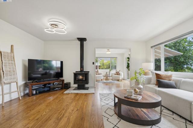 30113 Treeview St, Hayward CA: https://media.crmls.org/mediaz/0dd6ddd7-e8f0-47df-b398-8bd7755ace35.jpg